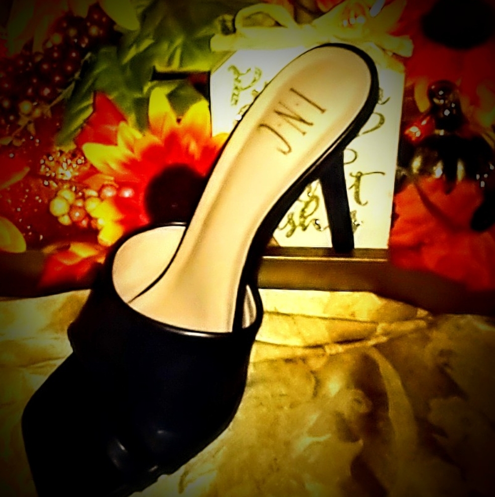 New Women's size 6 Black heel sandals
